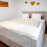 Apartma Na Hribu * موجسترانا