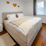 Apartma Na Hribu
