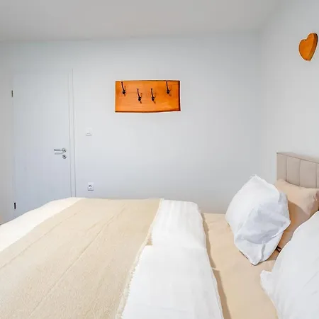 Apartmaji Na Hribu Mojstrana