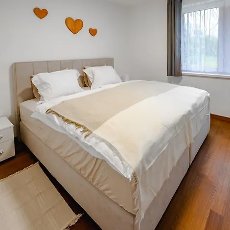 Apartmaji Na Hribu