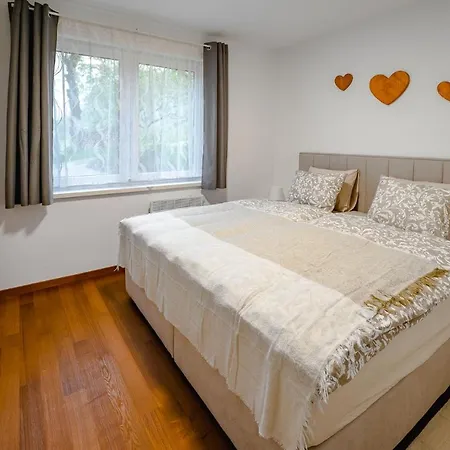 Apartmaji Na Hribu شقة *