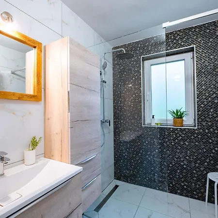 Apartma Na Hribu