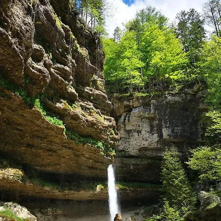 Apartma Na Hribu شقة موجسترانا