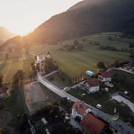 Apartma Na Hribu شقة