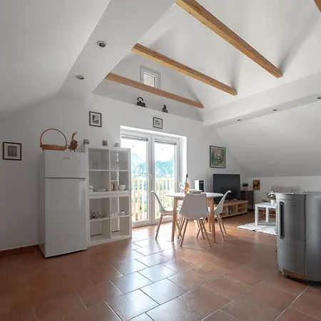 Apartmaji Na Hribu